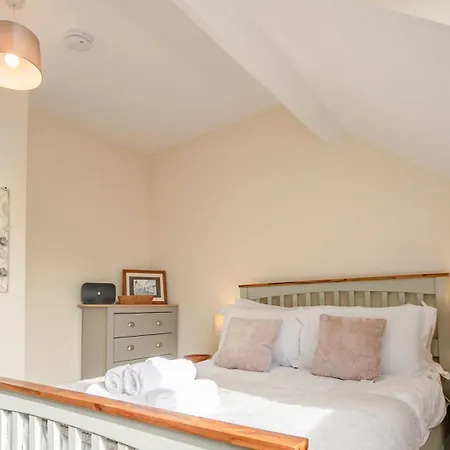 Bright, Modern Apartment In City Centre With Private Driveway Parking Hereford Exterior photo