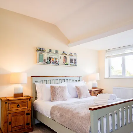 Bright, Modern Apartment In City Centre With Private Driveway Parking Hereford Exterior photo