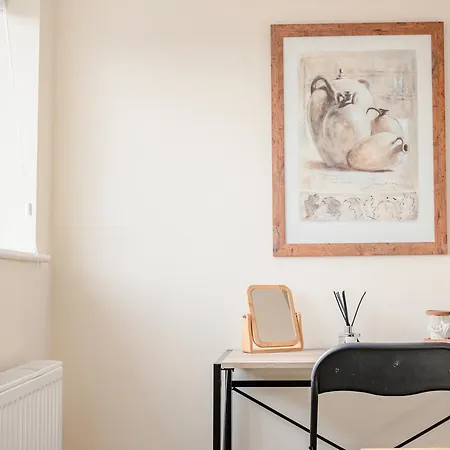 Bright, Modern Apartment In City Centre With Private Driveway Parking Hereford Exterior photo