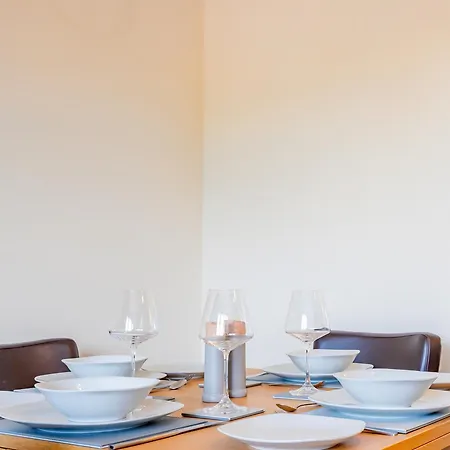 Bright, Modern Apartment In City Centre With Private Driveway Parking Hereford Exterior photo